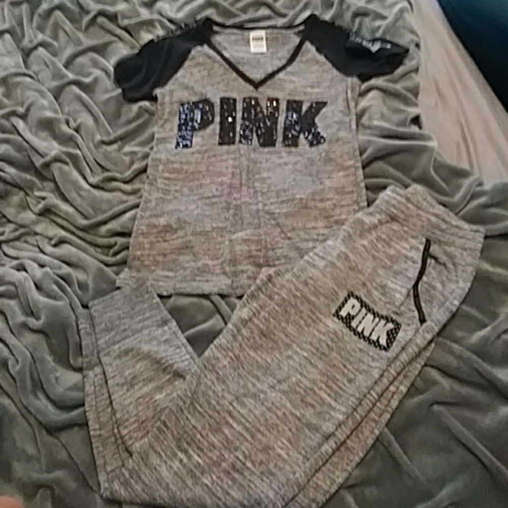 Sweatpants set from the brand pink.